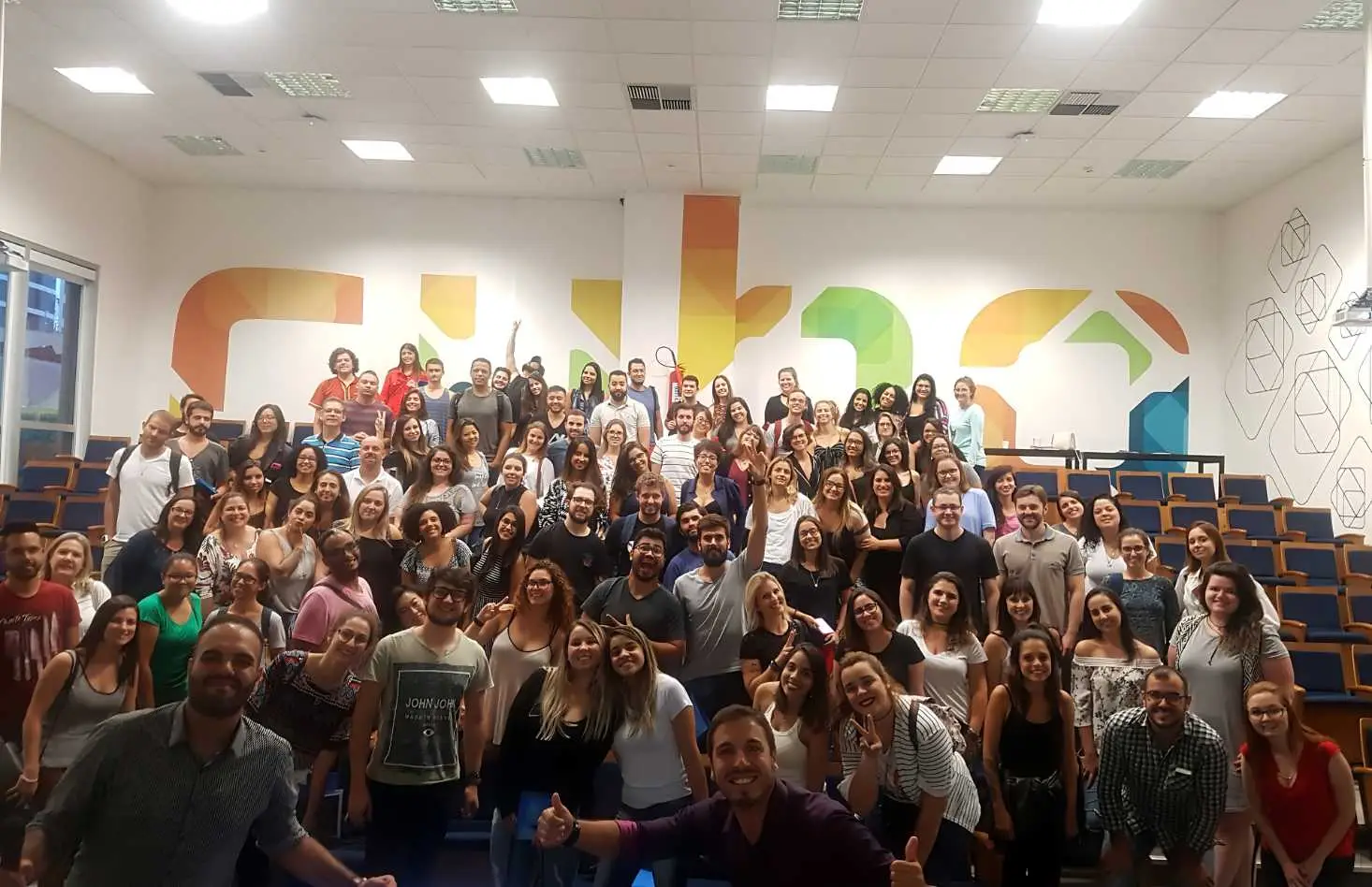 Turma GREEKy em treinamento corporativo